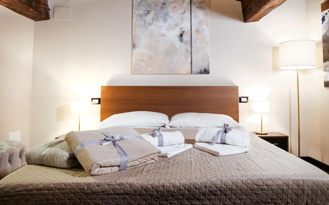 Casa Del Pittore - Elegante Appartamento Del 1200 - Centro Storico コモ エクステリア 写真